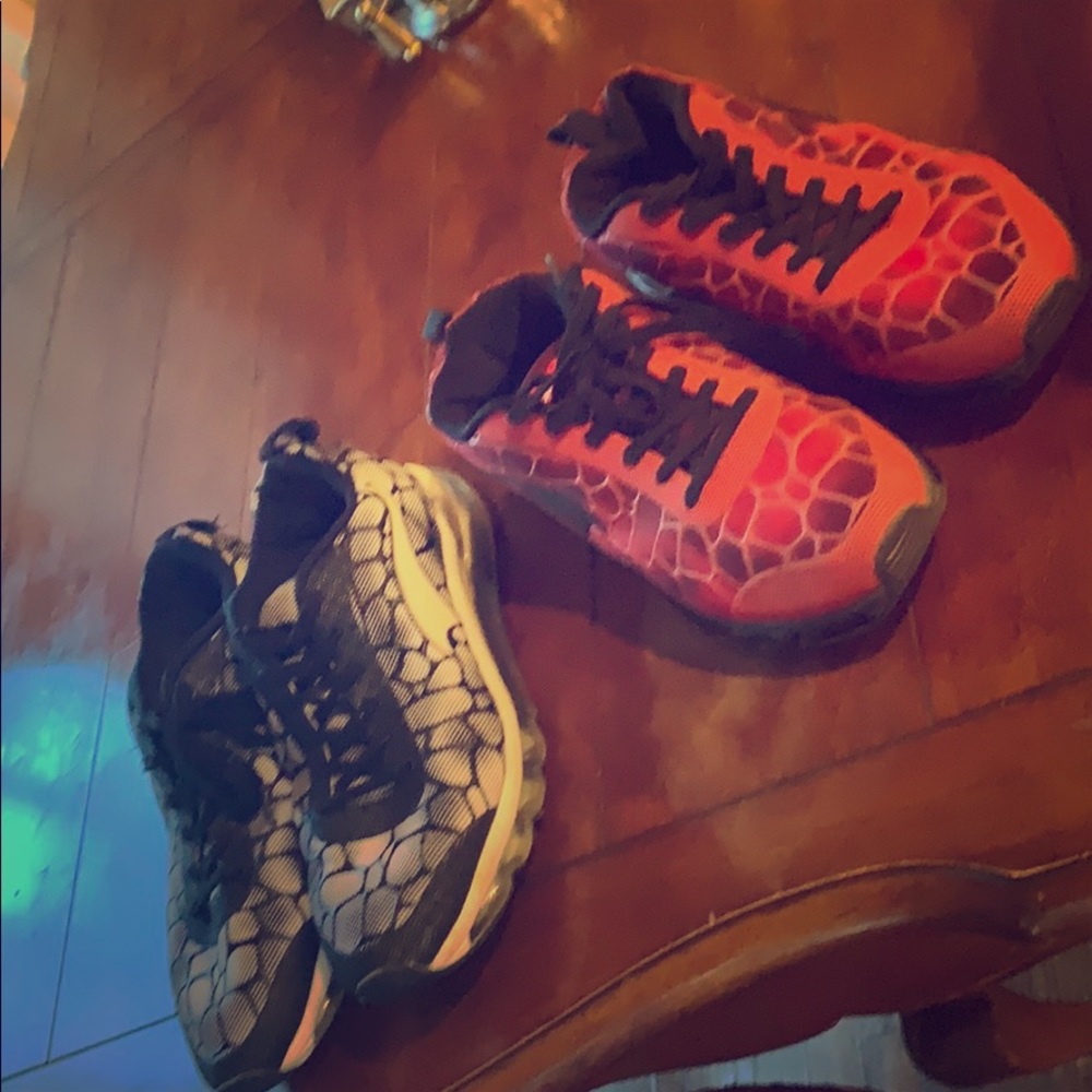 Onemix running shoes in black and white